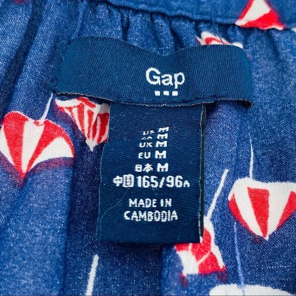 Gap navy red umbrella print v-neck lightweight top size medium - Picture 4 of 6